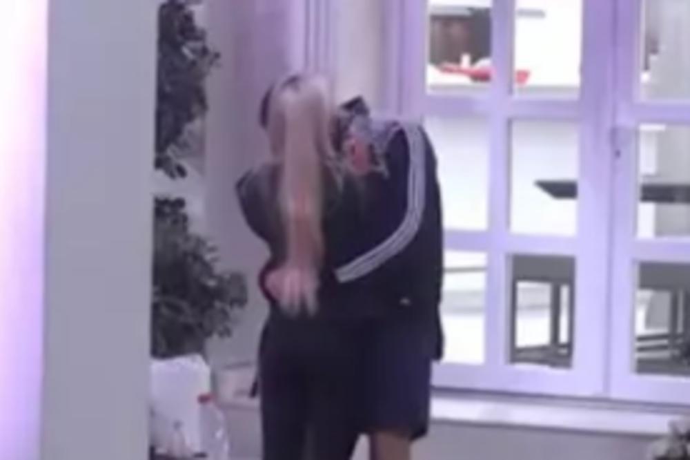 PRIBIO JE UZ SEBE, PA POČEO DA JE LJUBI: Nemanja Tošić totalno odlepio za Doroteom! (VIDEO)