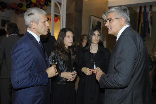 TADIĆ KRSTIĆA UPOREDIO S PROSTITUTKOM, a on ga ponizio ŽESTOKIM udarcem ISPOD POJASA! Bivši saradnici opet RATUJU!