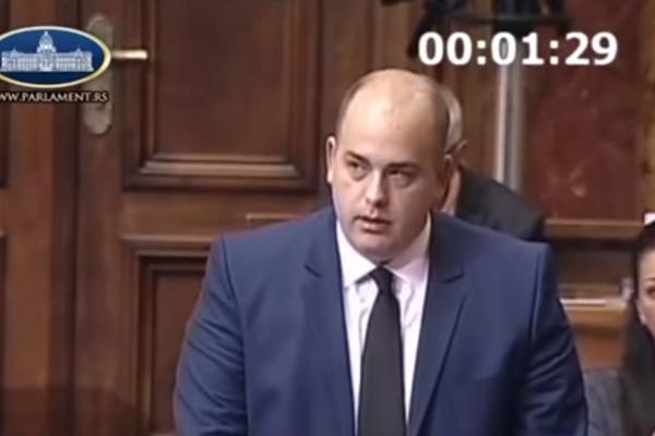 PRELETAČEVIĆ: Prvo je bio u G17+, pa u DS, a sad se KUNE U SNS i kritikuje DS kakve su to primali u svoje redove!