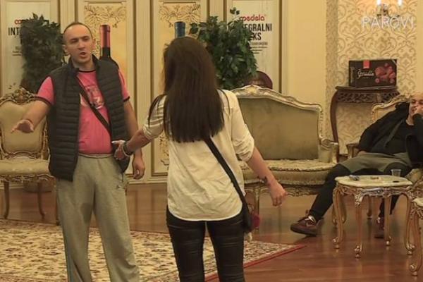 KAKVA BLAMČINA NAD BLAMČINAMA! Masturbirao i imao završnicu dok su pričali o odnosima: Optužili ga zbog FLEKE!