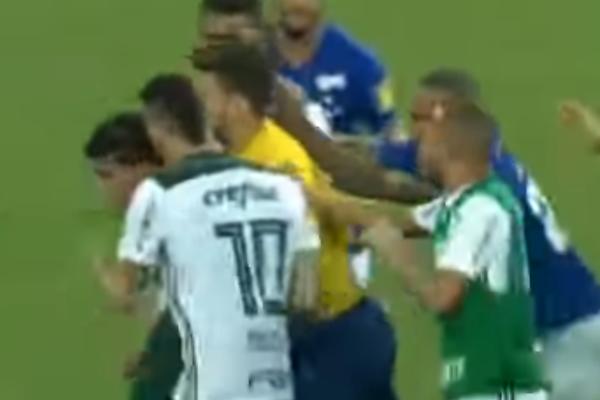 TUČA FUDBALERA U BRAZILU: Bivši fudbaler Crvene zvezde smirivao zaraćene strane!