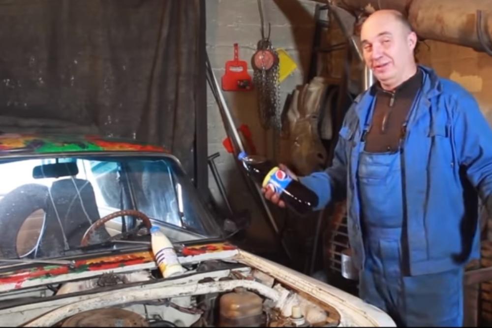 RUSIMA NE TREBA GORIVO, ONI IMAJU REŠENJE: Sipao u LADU jestivo ulje, šećer, so, mleko, pa nastalo ČUDO! (VIDEO)