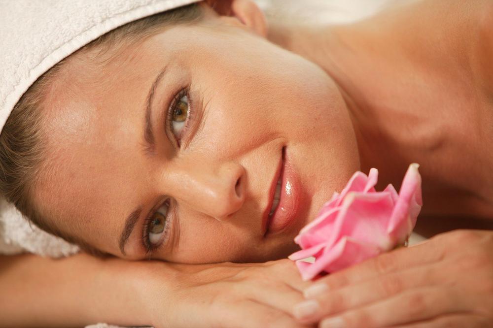 BLAGOTVORNO DEJSTVO RUŽE: Dobitna kombinacija za glatku, sjajnu i kožu bez bora
