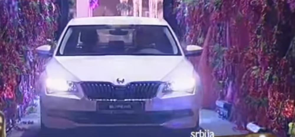 Auto koji je Luna dobila  