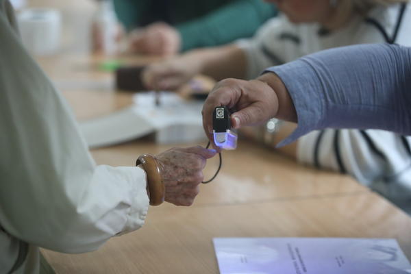 Šef izborne komisije: Izlaznost tokom drugog dana na referendumu u Lugansku 45 odsto