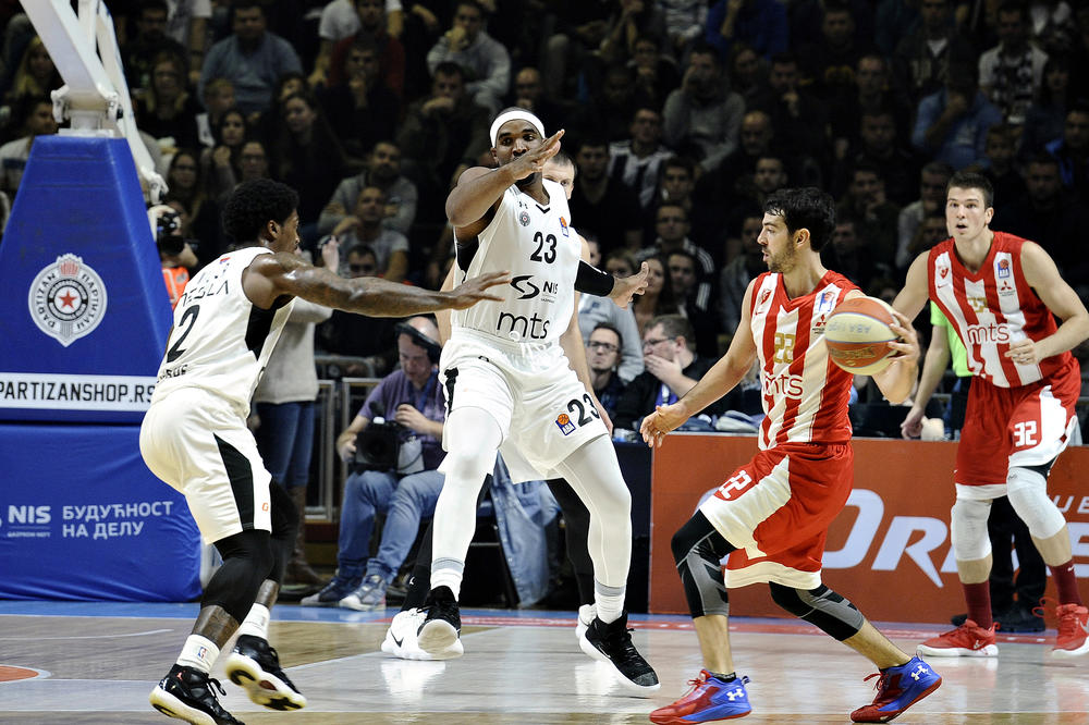 NASTAVLJA DA PRAVI HAOS: Bivši košarkaš Partizana psovao trenera nasred utakmice!