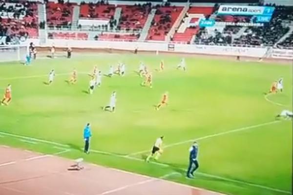 STIVEN DŽERARD UŠAO U TELO NEMANJE MILETIĆA: Meraklije duplirale prednost strašnim kiksom beka Partizana!