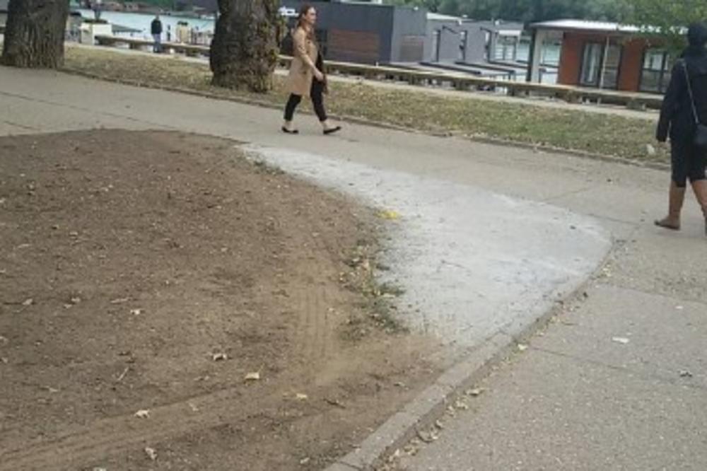 ASFALTIRALI TRAVU U BLOKU 70! KO i zašto ovo radi?! (FOTO)