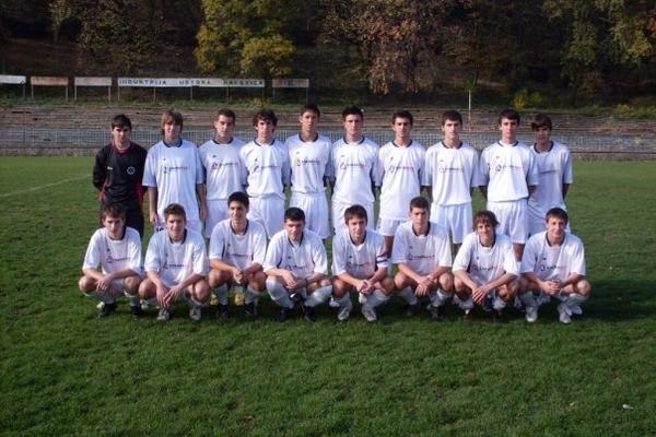 HUMANITARNA REVIJA "NEUSPELIH FUDBALERA": Pomozimo oboleloj deci!