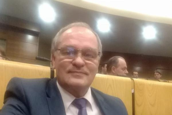 PREBIJEN BOSANSKI POSLANIK, KANDIDAT SBB: Napadač mu je prišao pred suprugom i detetom!