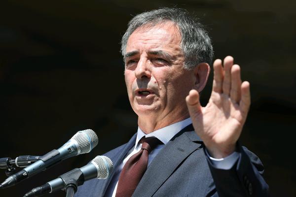 TREBA PUPOVCU METAK U GLAVU: Hrvatski ekstremisti pozivaju na UBISTVO predsednika SDSS!