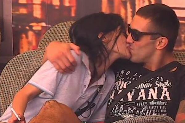 SVE CURE SE SREĐUJU SAMO TI I RUŽICA STE DRONJAVE: Boža KRITIKOVAO Šmizlu! (FOTO)