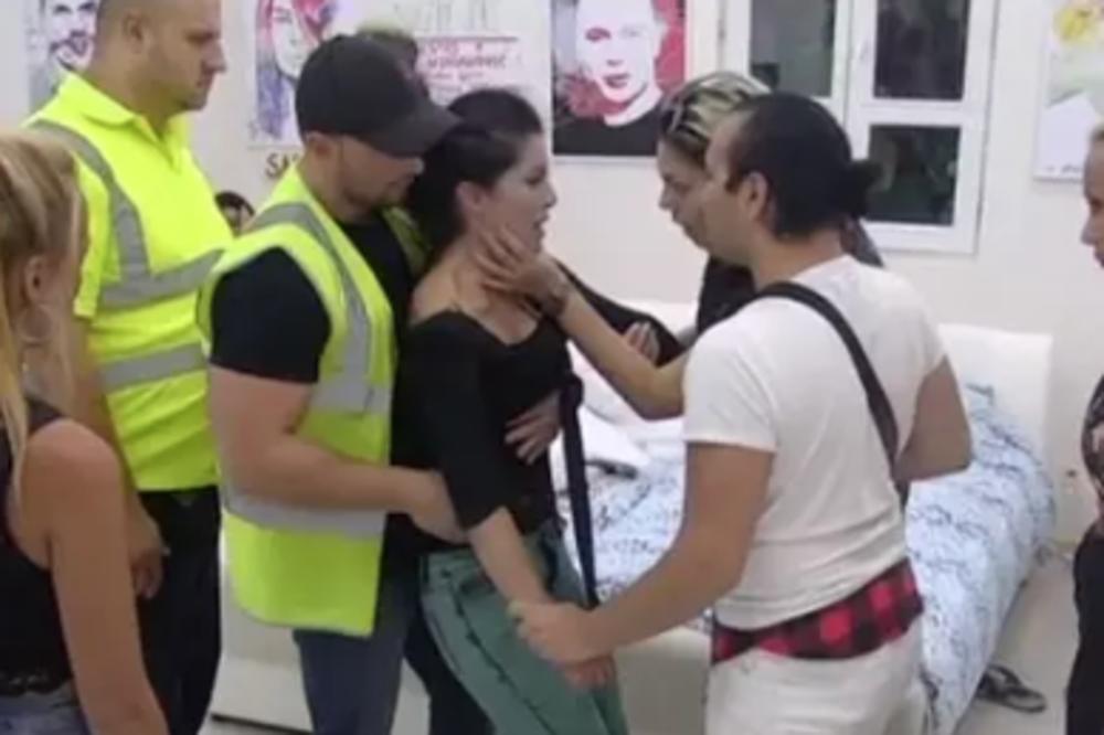 DOŽIVELA NERVNI SLOM: Dozivala MAJKU i niko nije mogao da je OBUZDA! (VIDEO)