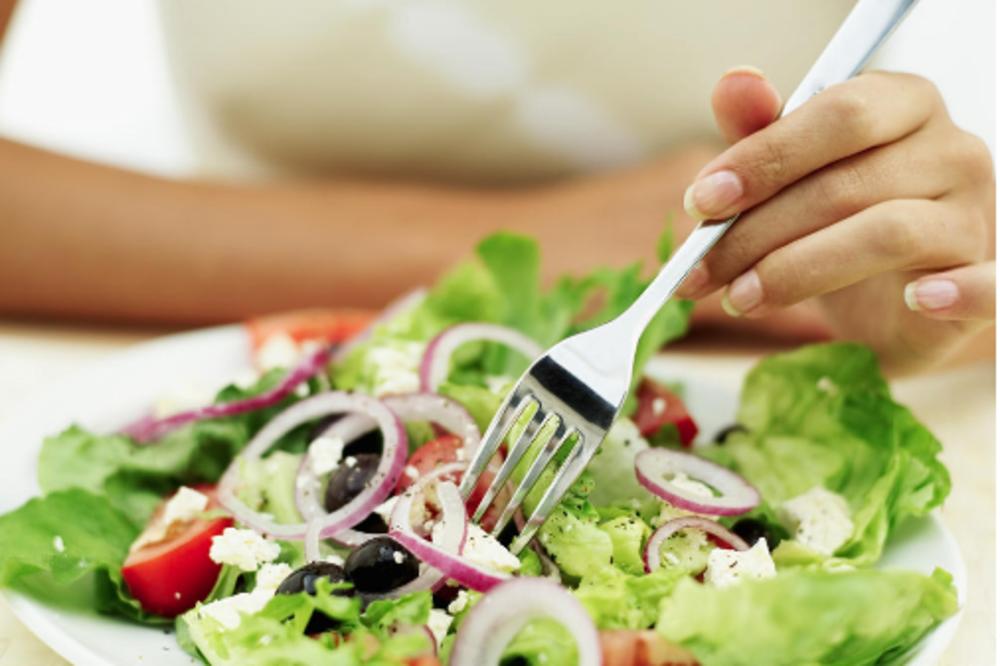 JEDITE OVO ZA VEČERU TRI DANA ZAREDOM! Pomoći će vam da očistite creva, nećete verovati šta će vam IZAĆI IZ STOMAKA