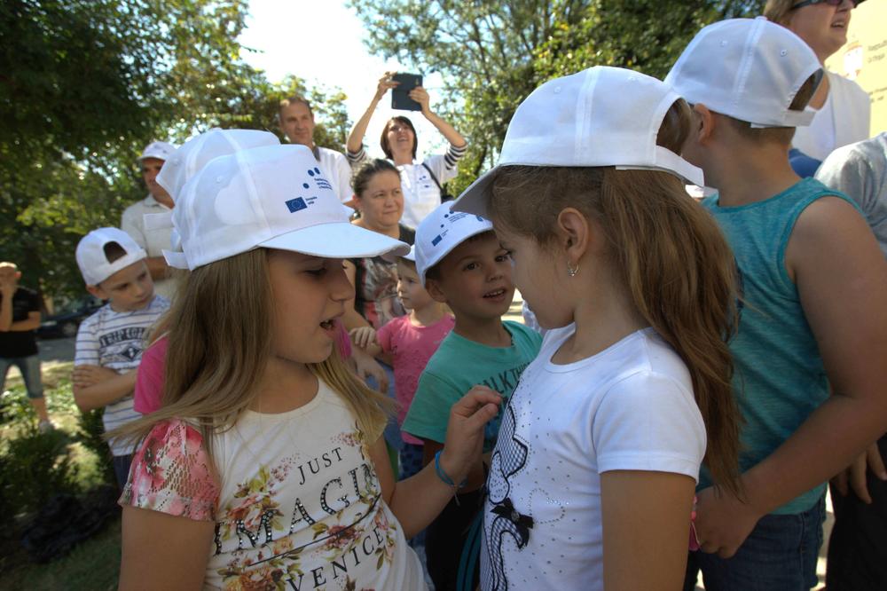 SRPSKI OSNOVCI OSMISLILI STRAVIČNU IGRU: Dete stoji mirno dok ga svi ostali UDARAJU IZ SVE SNAGE!