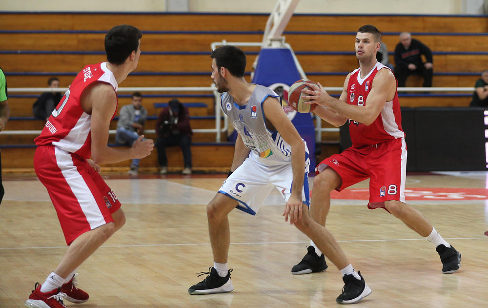 Dragan Apić (sa loptom)  