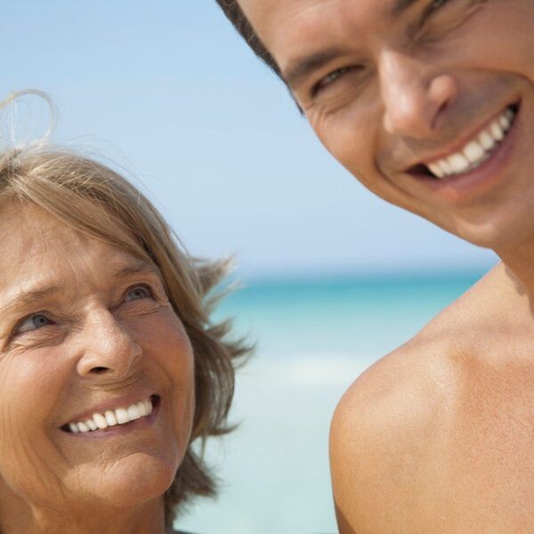 DEVOJKA DOŠLA KUĆI I ZATEKLA DEČKA SA NJEGOVOM MAMOM U KUPATILU: Sedeo je potpuno NAG dok ga je MAJKA...(VIDEO)