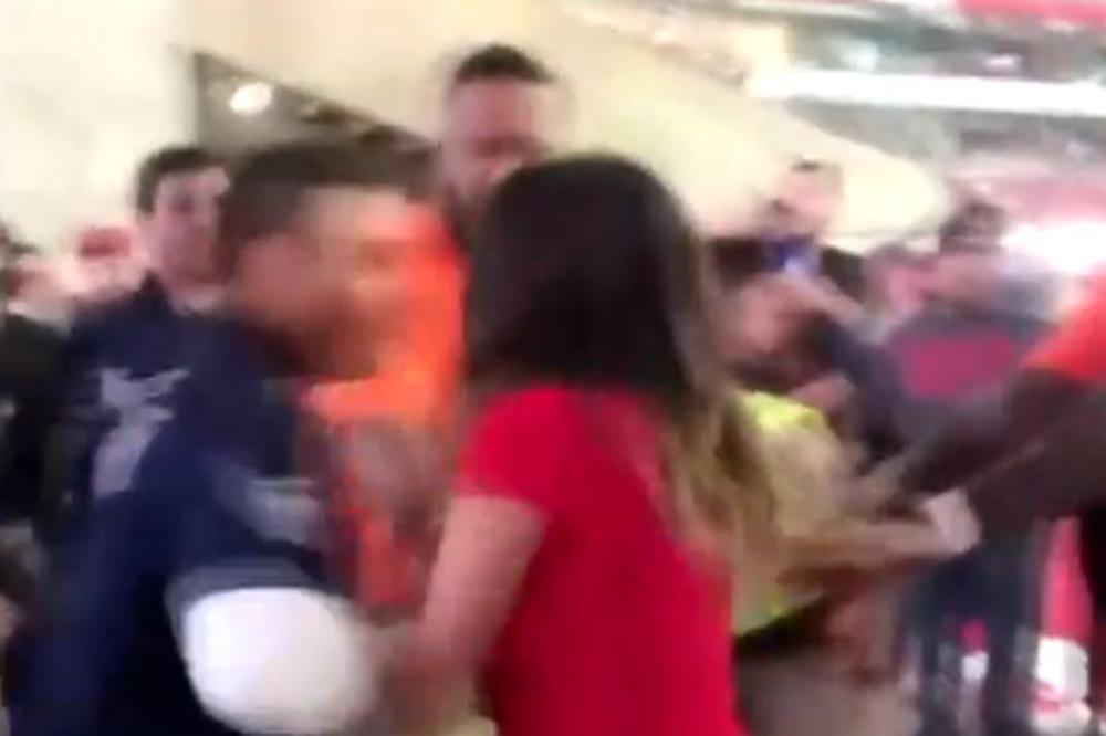 ŽESTOKO PEGLANJE NAVIJAČA NA NFL MEČU: I žene se šibale kao huliganke! Kad ga je pukla nogom u glavu, ugasila ga je