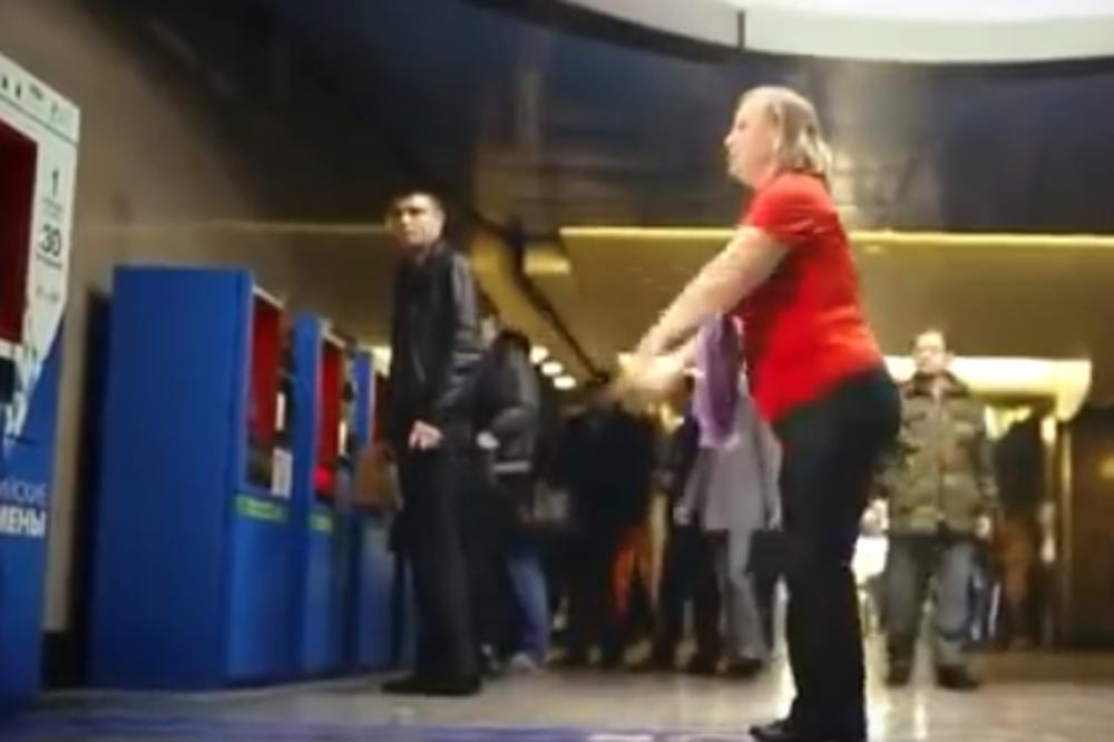 URADITE 30 ČUČNJEVA I VOZITE SE BESPLATNO! Metro u Moskvi na sjajan način podstiče ljude da vežbaju! (VIDEO)