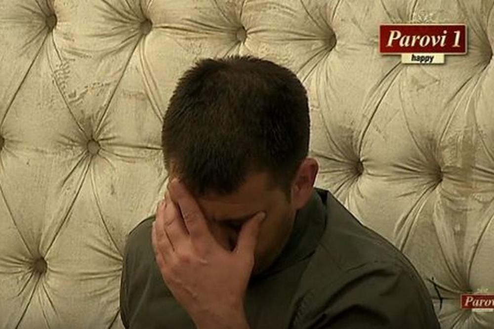 NE ZNA ŠTA ĆE SA ŽENAMA: Marinković u problemu! Dina trči za njim, Jelena ljubomoriše, a ONA je zaljubljena u njega