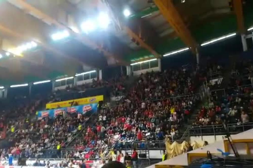 DELIJE SE VRATILE U PIONIR: Možda nema Evrolige i himne, ali u hali ide stara dobra pesma!