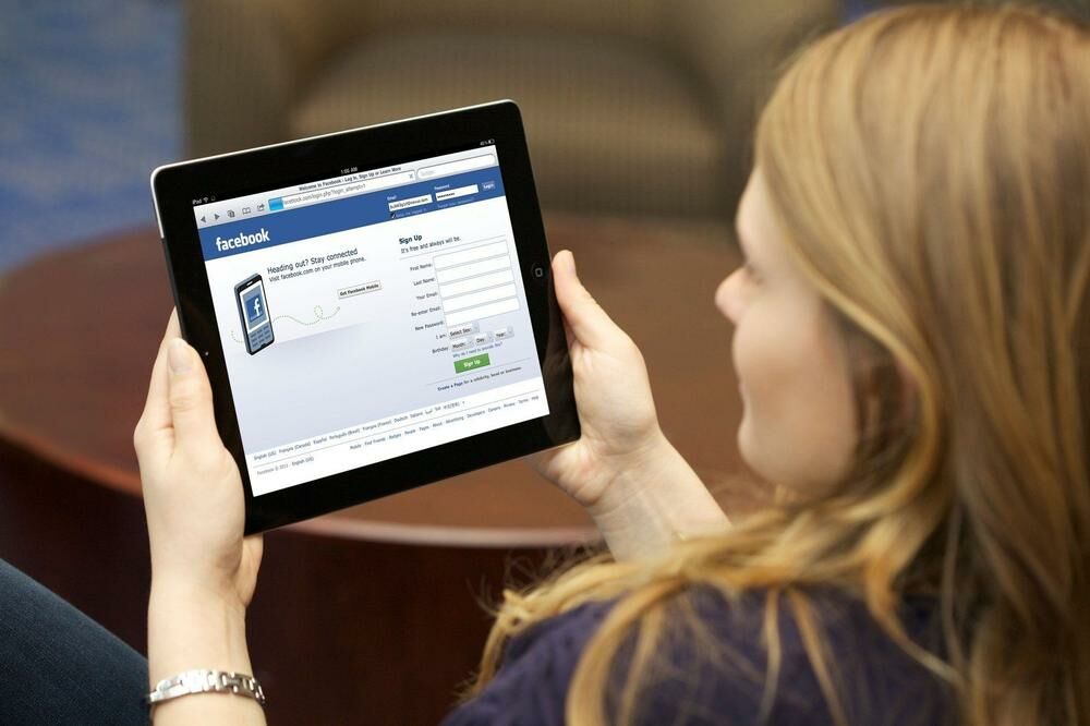 Fejsbuk, Tablet, Žena, Društvene mreže