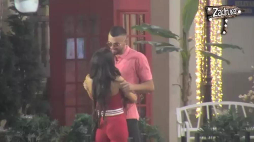 Ne dozvoljava Staniji da komunicira s drugim muškarcima  