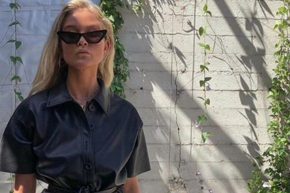 NAJSEKSI HALJINA SEZONE: Upečatljiv i neobičan komad odeće koji morate imati ove jeseni! (FOTO)