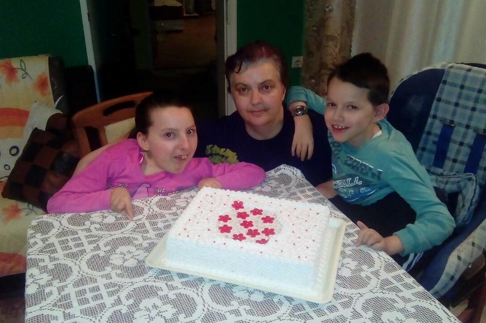 VAPAJ OČAJNE MAJKE IZ PROKUPLJA STIGAO DO MINISTARSTVA: Ljiljana ne odustaje, i dalje čeka odogovor