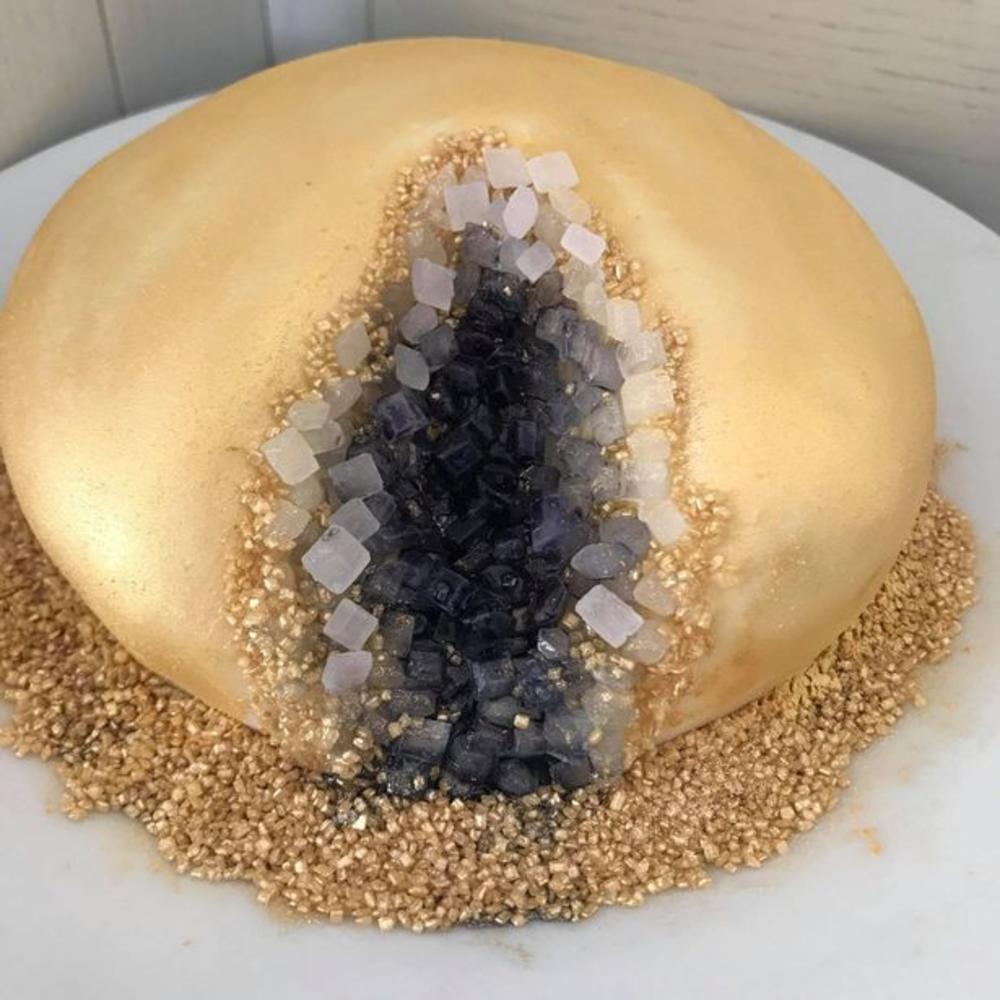 Torta je ispala, malo je reći, čudno  