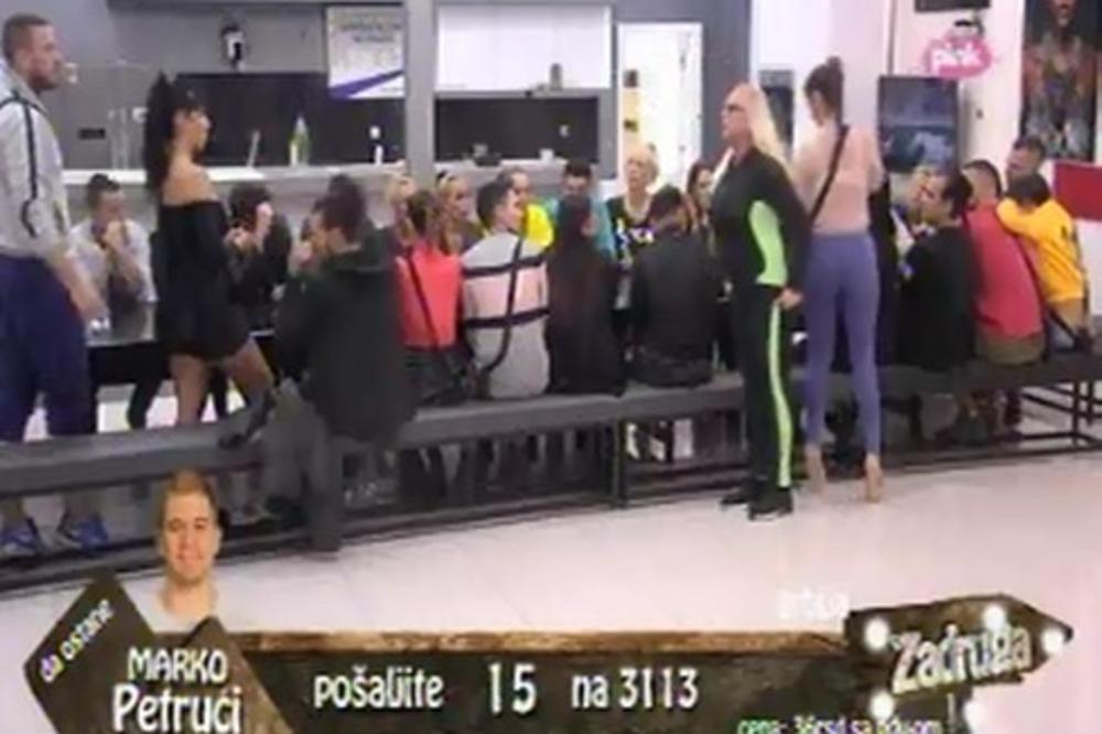 NIJE NORMALNO DA DAVID KUPA TVOJU MALU ĆERKU! Zadrugara prozvali da je PEDOFIL! (FOTO)