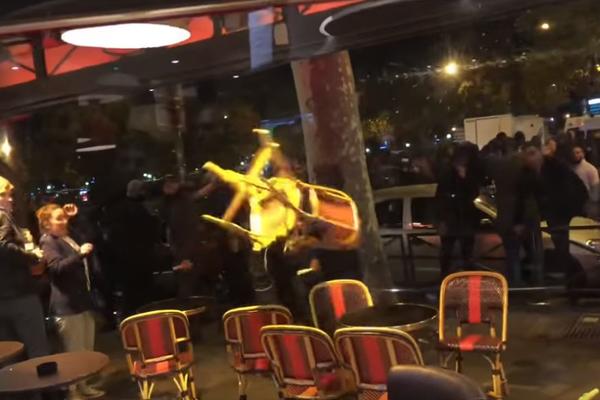 HULIGANI PSŽ-A SE SVETILI NAD OBIČNIM SIMPATIZERIMA: Iživljavali se u kafiću, tukli kaiševima i stolicama zvezdaše!