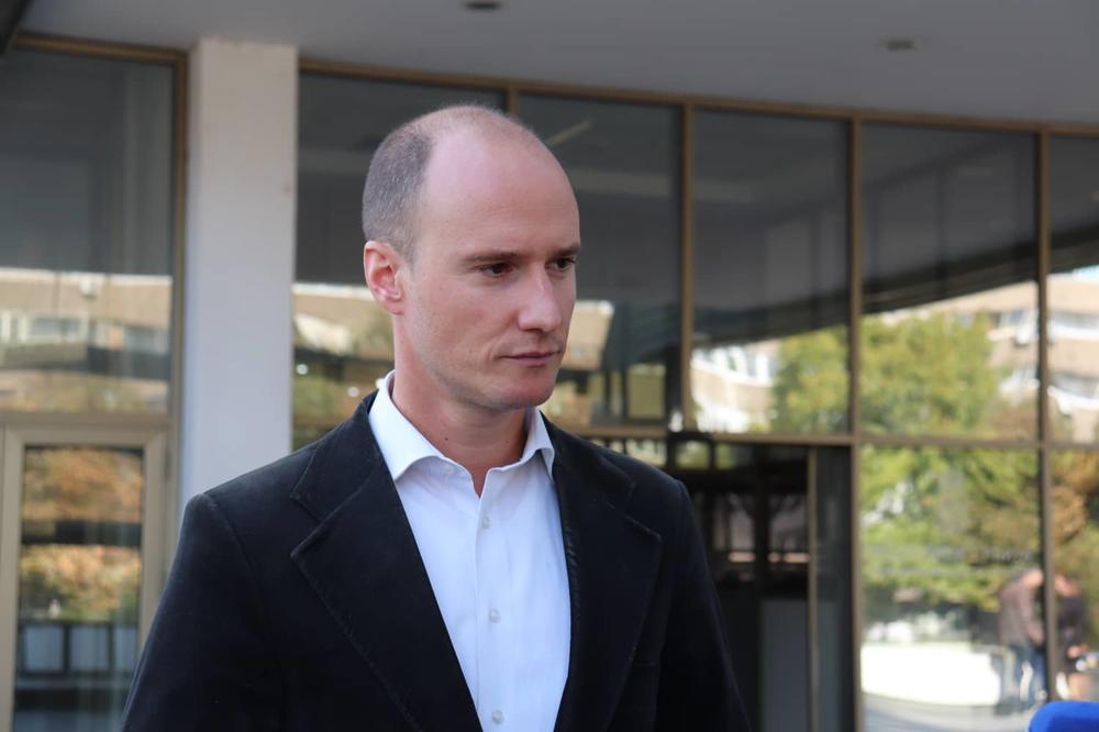 PUTUJUĆI CIRKUS U PARLAMENTU! Balša Božović podneo krivičnu prijavu protiv Martinovića zbog NEPOSTOJEĆIH POSLANIKA