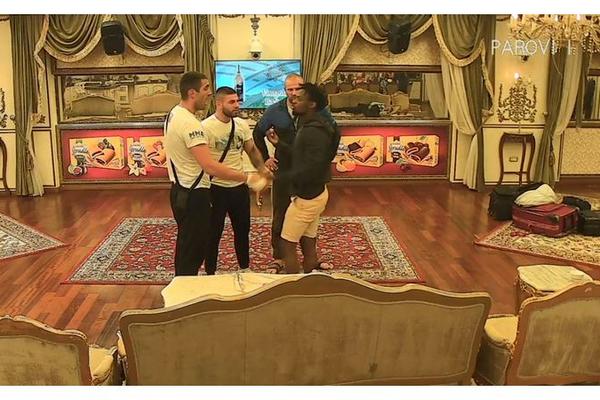 MASTOR PRETI TUŽBOM: Nazvali ga crncem, on pobesneo i počeo da se pakuje!