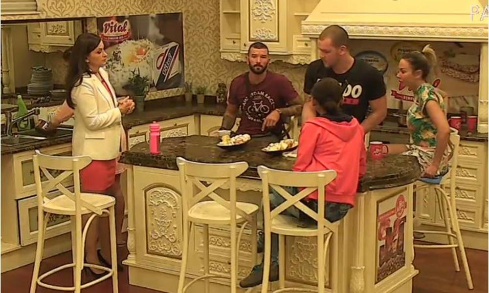 Parovi na jutarnjoj kafici  