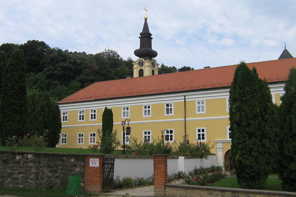 TURCI I PARTIZANI GA PALILI DO TEMELJA, ALI SE ON UZDIZAO: Ovaj naš manastir je čuvar SVETIH MOŠTIJU mučenika!