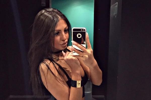 MAJA SE PREDSTAVLJA KAO FINA DEVOJKA: Imala je se*s sa Stojketom u WC-u, a sa Dadom Polumentom je tek HAOS