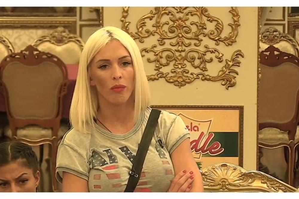 DA LI JOJ JE OVE SILIKONE KUPIO DIKA? Kad vidite kako je Ilijana izgledala pre plastičnih operacija zanemećete!