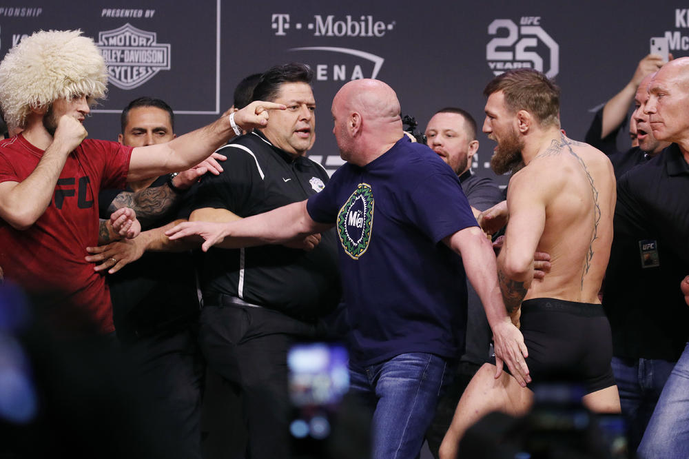 HTELI DA SE POKOLJU: Varničilo žestoko na merenju i suočavanju Konora i Kabiba, Irac šljepnuo Dagestanca!