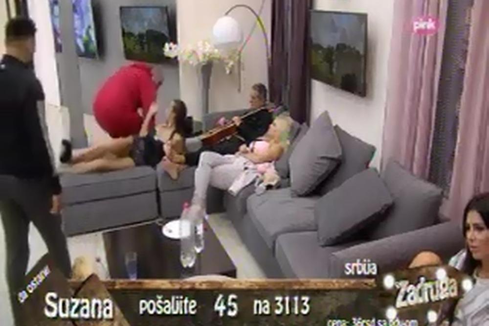 PRVO REKAO DA MU SE SVIĐA, PA SE PREDOMISLIO: Miki rekao zadrugarki da ima prepumpana usta!