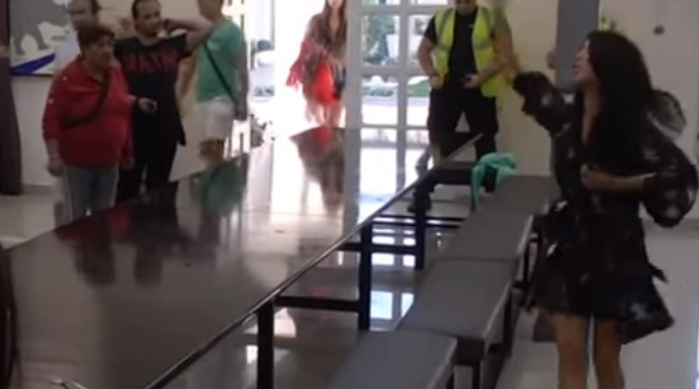 Rada i Rebeka dok se svađaju  