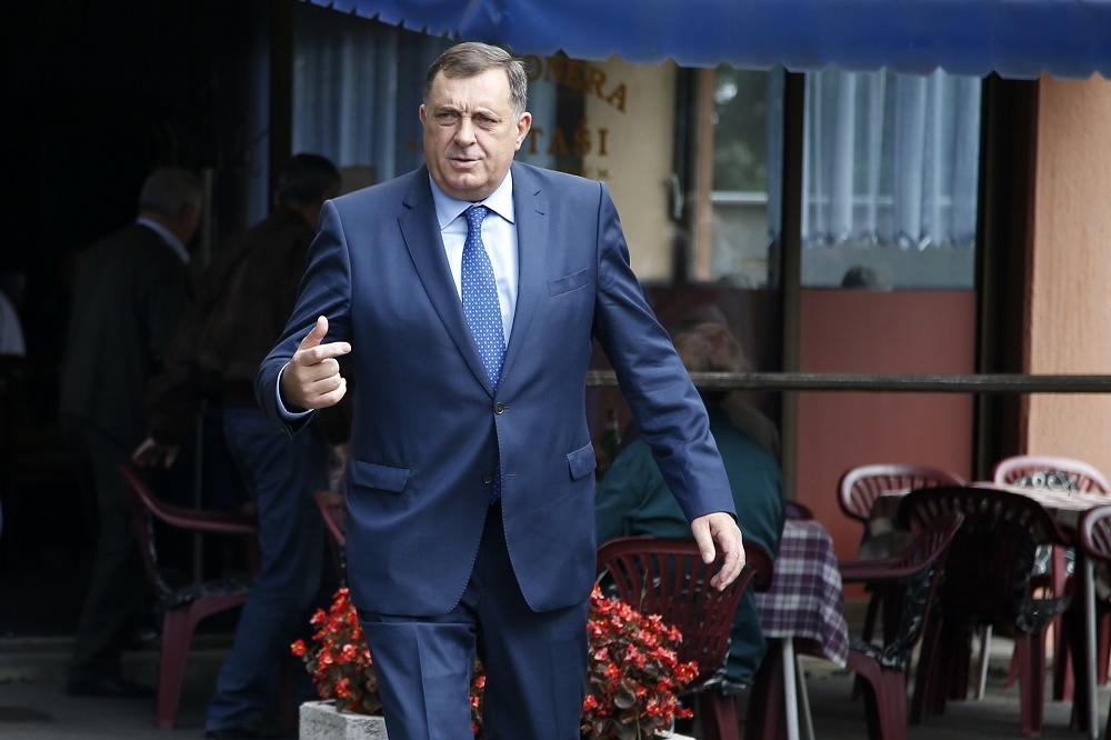 Dodik prešao igricu, niko ne slavi Trampovu pobedu kao on: Pogledajte ga samo, region ne trepće od šoka! (FOTO)