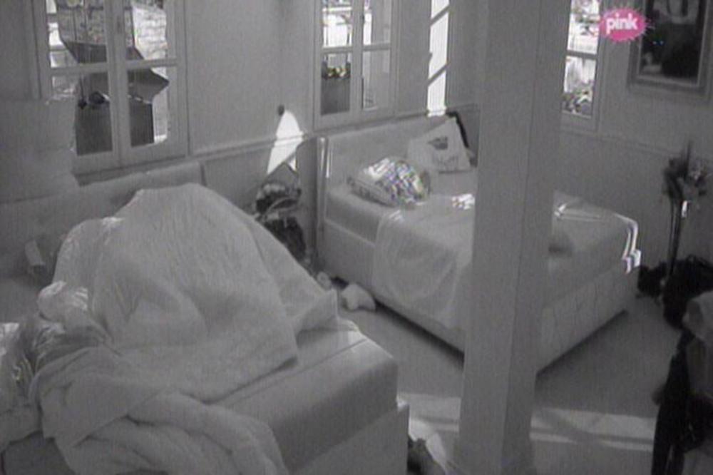 RODILA SE NOVA LJUBAV U ZADRZI, SVI O NJOJ PRIČAJU: Marko i Marija završili zajedno u krevetu! (FOTO)