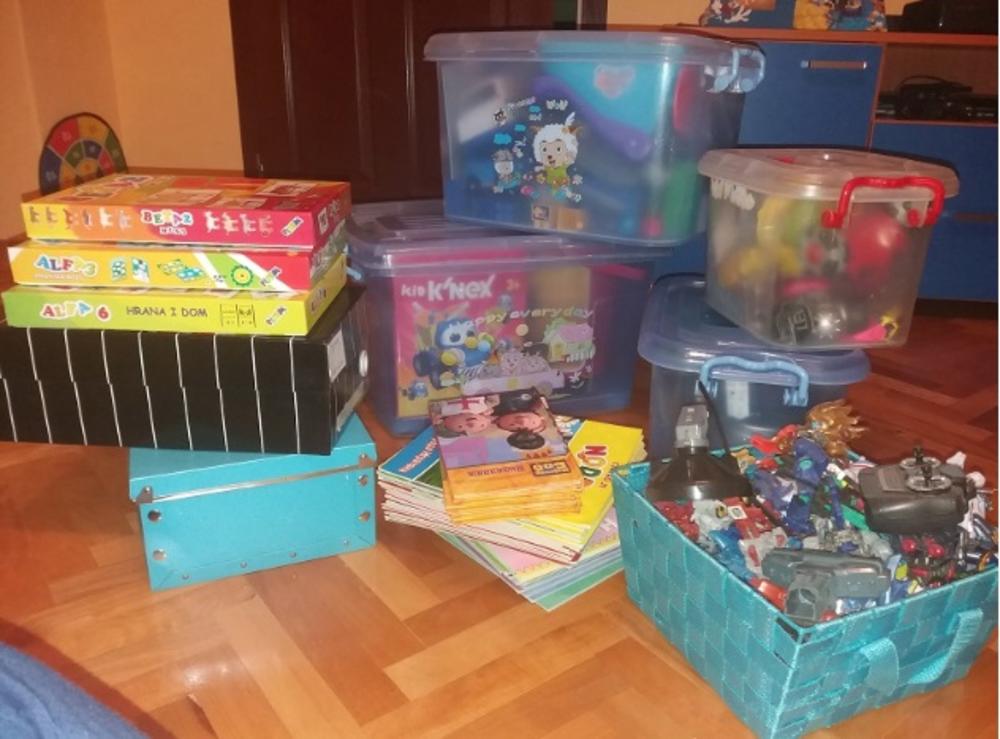 Nišlija, Aleksa Dimitrijević (11) je poklonio igračke deci   