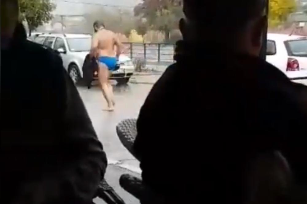 UŽIČANIN POTPUNO GO TRČI PO PLJUSKU: Koja li ga je muka naterala na ovo?! (VIDEO)