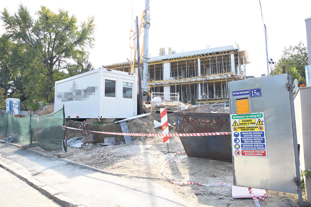 U izgradnji  