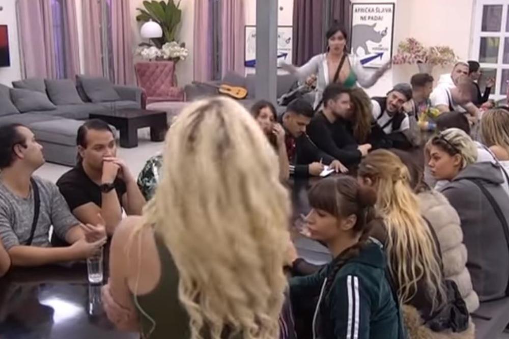 SEVNULO MEĐUNOŽJE! Prvo su poskidale BRUSEVE, a sada i GAĆE! (FOTO)