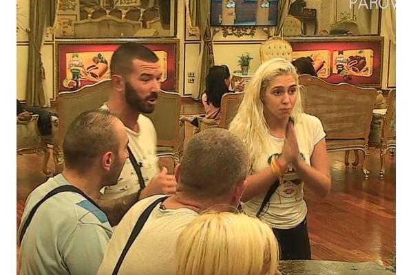 SINOĆ IMALI AKCIJU U TUŠ KABINI, A DANAS DRUGA PRIČA: Coka će poslušati oca i raskinuti sa Lakićem