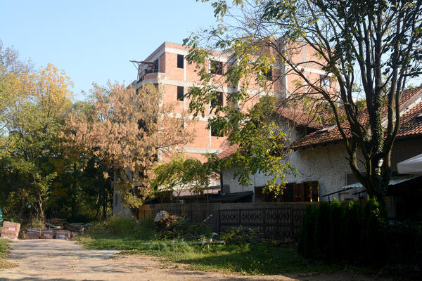 Država ne garantuje za bezbednost uknjižene divlje gradnje: Šta sitnim slovima piše u novom Zakonu o legalizaciji!