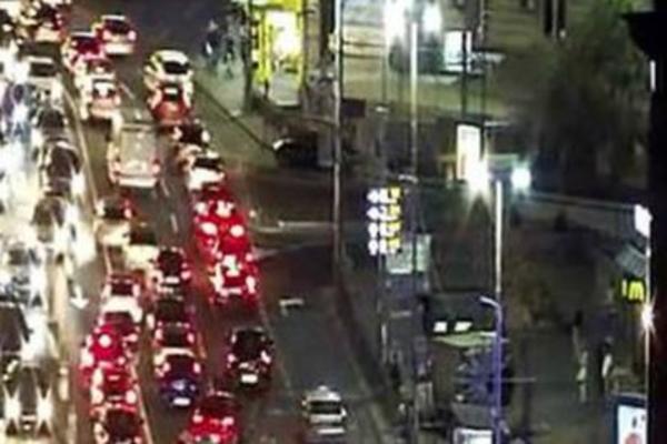 OPŠTI KOLAPS U BEOGRADU: U centru sve stoji od TRGA REPUBLIKE do ZELENOG VENCA! VOZAČI LUDUJU